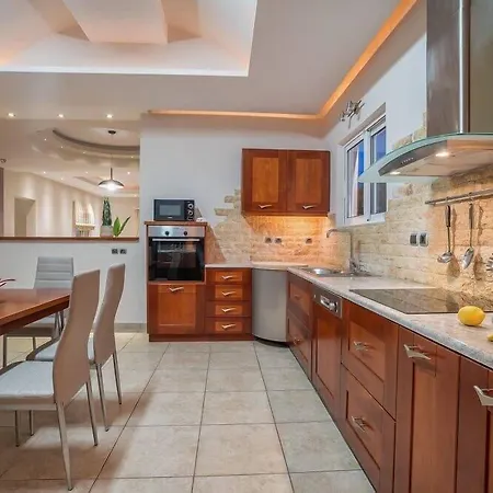 Vilă Ostria Luxury *