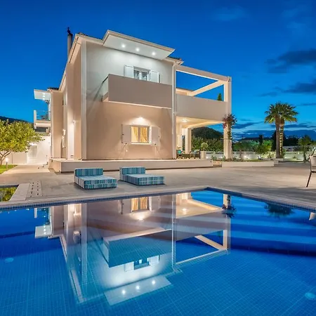 Ostria Luxury Vilă