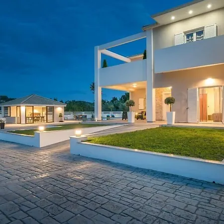 Vilă Ostria Luxury Pandokrátor
