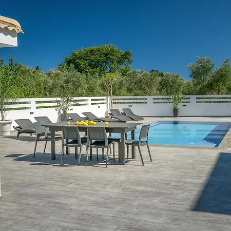 Ostria Luxury Vilă *