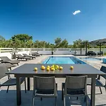 Ostria Luxury *