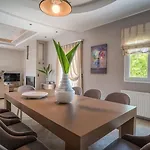 Ostria Luxury Villa *